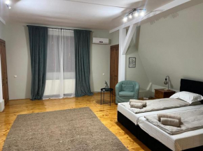Cazare cu acces gratuit la zona de coworking place